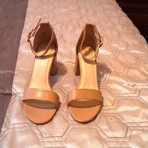 CLLaundry Size:  9.5M Color:  Tan